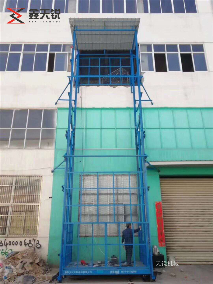 山南室外导轨式升降机